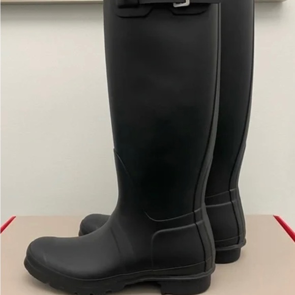 BRAND NEW IN BOX Hunter Boots
Women’s Original Adjustable Tall Rain Boot - Picture 5 of 7